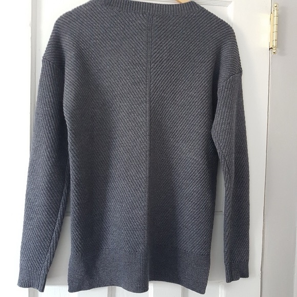Aritzia Wilfred Free Isabelli 100% Merino Wool Crewneck Sweater Dark Grey Sz XS - Picture 11 of 16